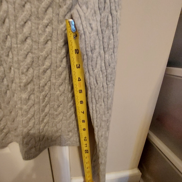 LOFT NWT Women's Light Gray Cable Knit Sweater. - Picture 5 of 6